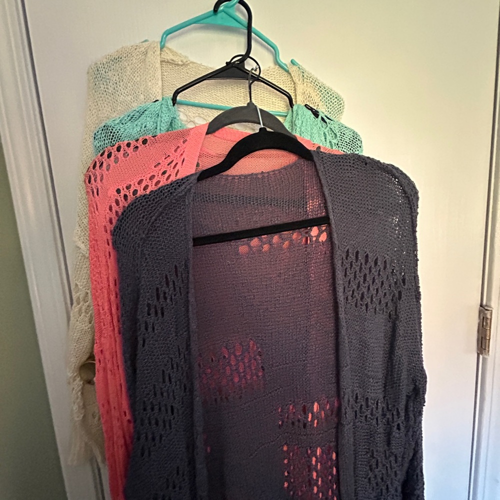Woman’s sweater - bundle of 4